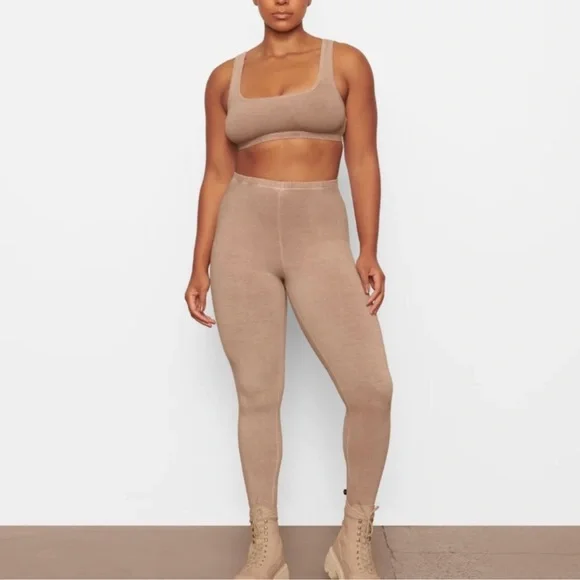 NWOT SKIMS Outdoor Leggings Tigers Eye Small - Picture 3 of 10